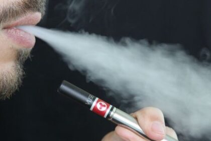 ongs-critican-el-cambio-de-politica-oficial-sobre-los-vapeadores-y-cigarrillos-electronicos