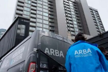 jubilados-endeudados-con-arba:-cual-es-el-plan-de-la-provincia-para-salir-de-deudas