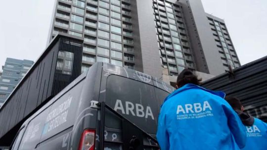 jubilados-endeudados-con-arba:-cual-es-el-plan-de-la-provincia-para-salir-de-deudas