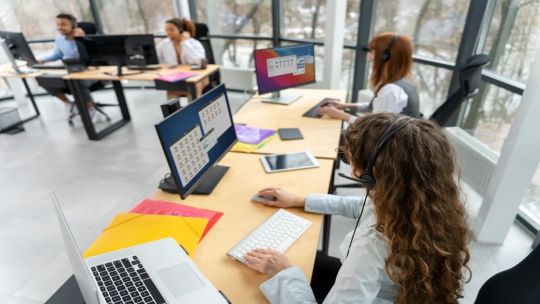 las-empresas-proyectan-subas-salariales-del-24%-en-2026-y-apuestan-a-menos-ajustes-durante-el-ano