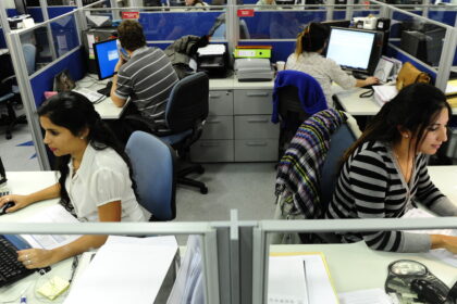 las-empresas-planifican-aumentos-salariales-del-24,5%-para-el-ano,-por-debajo-de-la-inflacion-estimada