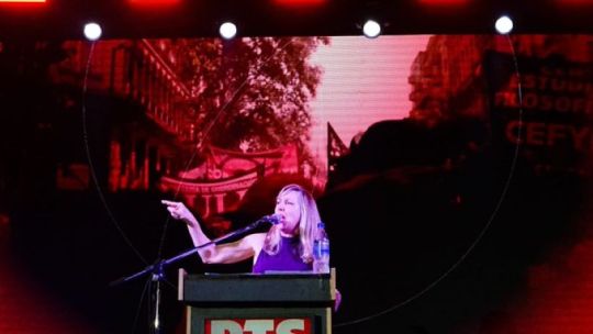 myriam-bregman:-“milei-es-un-presidente-formado-en-140-caracteres,-deberia-formarse-un-poquito-mas”