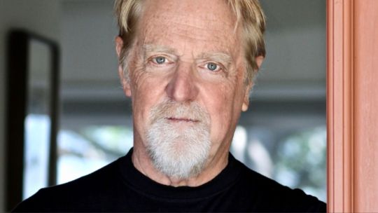 “el-fin-de-la-realidad”:-jonathan-taplin-presenta-su-libro-en-la-feria-del-libro-y-alerta-sobre-el-poder-de-la-ia