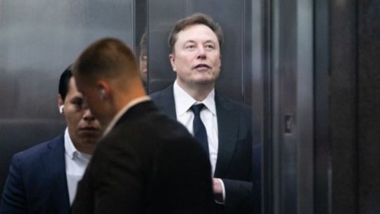 contradicciones-en-el-estrado:-elon-musk-reconoce-que-tesla-no-trabaja-en-ia-general-y-desmiente-sus-publicaciones-en-x