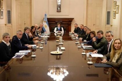 mientras-el-escandalo-adorni-no-afloja,-milei-llamo-a-una-nueva-reunion-de-gabinete