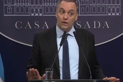 ¿cuantos-dolares-en-efectivo-gasto-manuel-adorni?-los-numeros-que-estan-bajo-la-lupa-de-la-justicia