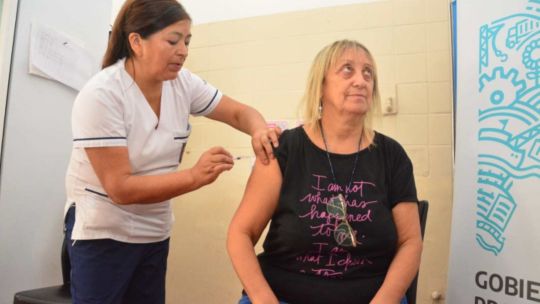 vacunacion-antigripal-de-pami:-quienes-pueden-aplicarsela-gratis-y-que-documentos-pide-la-farmacia