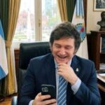 el-financial-times-alerto-por-la-fuerte-caida-de-milei:-economia-en-rojo-y-el-peso-del-escandalo-adorni