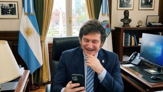 el-financial-times-alerto-por-la-fuerte-caida-de-milei:-economia-en-rojo-y-el-peso-del-escandalo-adorni