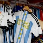 cuenta-regresiva-para-el-mundial-2026:-crece-la-demanda-de-camisetas-de-la-seleccion-argentina-y-se-consolida-la-“fiebre”-en-posadas