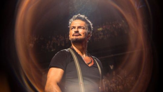 ricardo-arjona-convirtio-el-movistar-arena-en-un-relato-intimo:-clasicos,-nuevas-canciones-y-un-dueto-que-marco-la-noche