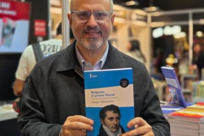 con-prologo-de-milei,-valenzuela-presenta-“belgrano,-el-primer-liberal”-en-la-feria-del-libro