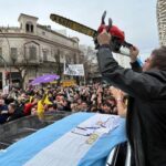 new-drop-in-tax-revenue-shows-that-milei’s-chainsaw-is-running-out-of-room
