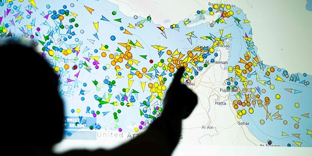 en-direct,-guerre-au-moyen-orient:-les-gardiens-de-la-revolution-promettent-une-riposte-ferme-aux-navires-tentant-de-franchir-le-detroit-d’ormuz-autrement-que-par-leur-trajet
