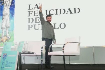 juan-grabois-presento-su-libro-“la-felicidad-del-pueblo”-y-afirmo:-“hay-que-dar-la-pelea-contra-un-sistema-de-valores-deshumanizante”