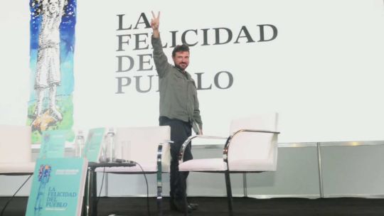 juan-grabois-presento-su-libro-“la-felicidad-del-pueblo”-y-afirmo:-“hay-que-dar-la-pelea-contra-un-sistema-de-valores-deshumanizante”