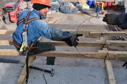 menos-plata-para-pagar-jubilaciones:-cae-la-cantidad-de-aportantes-a-la-seguridad-social-por-la-baja-del-empleo-registrado