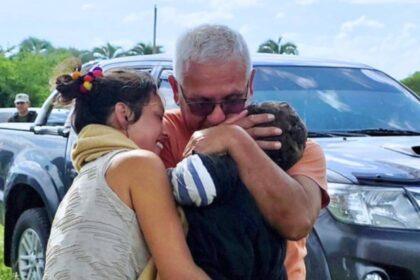 el-reencuentro-mas-esperado:-las-emotivas-imagenes-de-nahua-con-su-madre-y-abuelo-tras-el-operativo-de-busqueda-en-corrientes