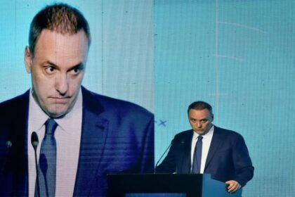 “la-verdad-es-que-estamos-ante-una-situacion-inedita”,-describio-un-analista-en-cuanto-al-caso-adorni