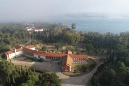 intendente-de-embalse:-“no-quiero-que-hagan-viviendas-sobre-la-costa-porque-terminan-banandose-o-pescando-en-el-patio-de-una-casa”