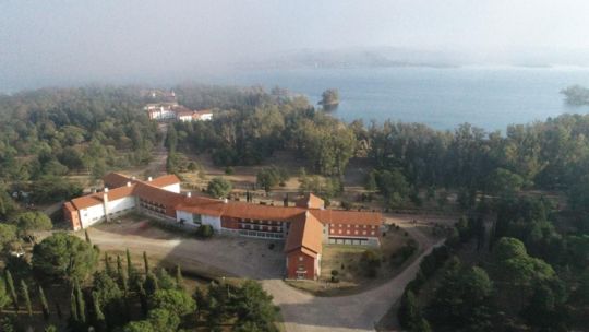 intendente-de-embalse:-“no-quiero-que-hagan-viviendas-sobre-la-costa-porque-terminan-banandose-o-pescando-en-el-patio-de-una-casa”