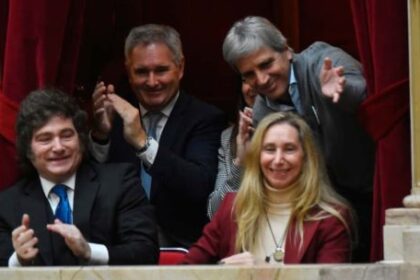 el-pararrayos-de-milei,-entre-la-paranoia-de-la-conspiracion-y-el-delito