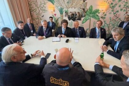 milei-se-reunio-con-empresarios-en-los-angeles,-pero-se-cancelo-su-encuentro-con-el-organizador-del-foro-global