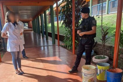 obera-|-una-culebra-aparecio-dentro-de-una-escuela-y-causo-revuelo-entre-los-alumnos
