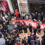entre-tormentas-y-controversias,-la-bienal-de-venecia-celebra-el-arte-como-refugio-contra-el-cinismo