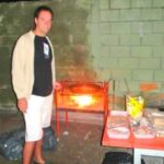 “mas-pobre-que-el-vocabulario-de-karina-milei”:-las-burlas-a-adorni-por-sus-fotos-antes-de-ser-funcionario