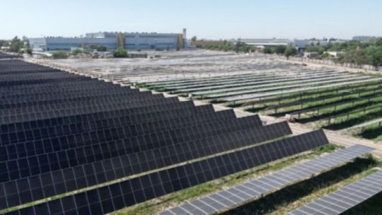 asi-es-el-primer-parque-solar-argentino-dedicado-a-la-fabricacion-de-autos