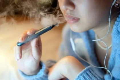 el-peligro-de-los-vapers-habilitados:-por-que-los-cardiologos-advierten-que-danan-el-corazon-tanto-como-el-cigarrillo