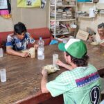 “nadie-se-va-con-la-panza-vacia,-a-veces-vienen-familias-enteras”:-voluntarias-alertan-por-el-aumento-de-personas-que-buscan-alimento-en-comedores