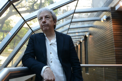 david-toscana:-“los-clasicos-nos-cuentan-siempre-el-presente”
