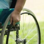 cobra-$345-mil-de-una-pension-por-discapacidad-y-trabaja-8-horas-en-su-handbike:-“ya-al-vernos-nos-juzgan”