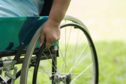 cobra-$345-mil-de-una-pension-por-discapacidad-y-trabaja-8-horas-en-su-handbike:-“ya-al-vernos-nos-juzgan”
