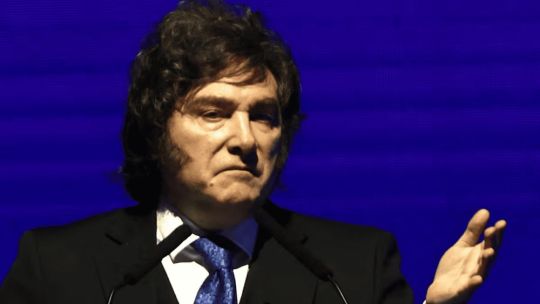 milei,-el-desprecio-a-los-periodistas-y-adorni-como-rehen