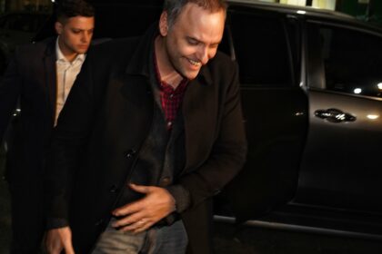 manuel-adorni-dijo-que-no-hablara-de-sus-bienes-y-viajes-porque-se-podria-tomar-como-“obstruccion-de-la-justicia”