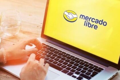 mercado-libre-volvio-a-presentar-un-buen-balance-que-no-convencio-a-los-inversores:-la-accion-cayo-mas-de-7%