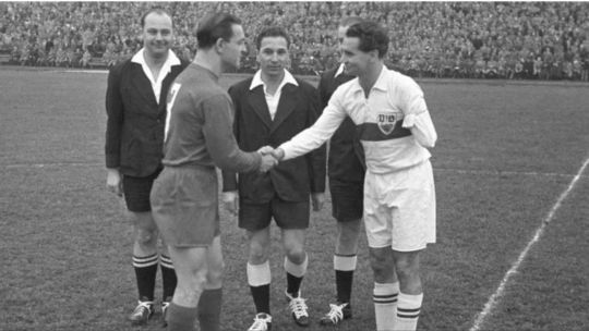 hector-castro:-el-artillero-que-desafio-la-adversidad-fisica-en-el-primer-mundial-de-1930