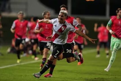 epico-triunfo-de-river-ante-carabobo-por-la-copa-sudamericana:-fallo-un-penal,-le-empataron-con-10,-echaron-a-beltran,-atajo-vina-y-salas,-el-heroe-en-la-ultima-jugada 