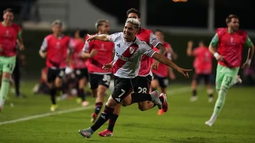 epico-triunfo-de-river-ante-carabobo-por-la-copa-sudamericana:-fallo-un-penal,-le-empataron-con-10,-echaron-a-beltran,-atajo-vina-y-salas,-el-heroe-en-la-ultima-jugada 