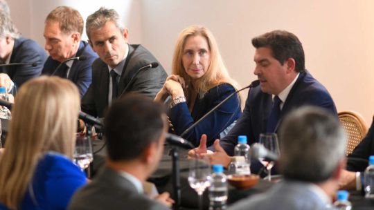 el-gobierno-lanzo-la-mesa-federal-minera-junto-a-gobernadores-y-empresarios