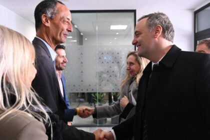 reunion-de-gabinete-y-anuncio:-nuevo-respaldo-de-milei-y-todo-el-gobierno-a-manuel-adorni,-que-no-contesto-preguntas