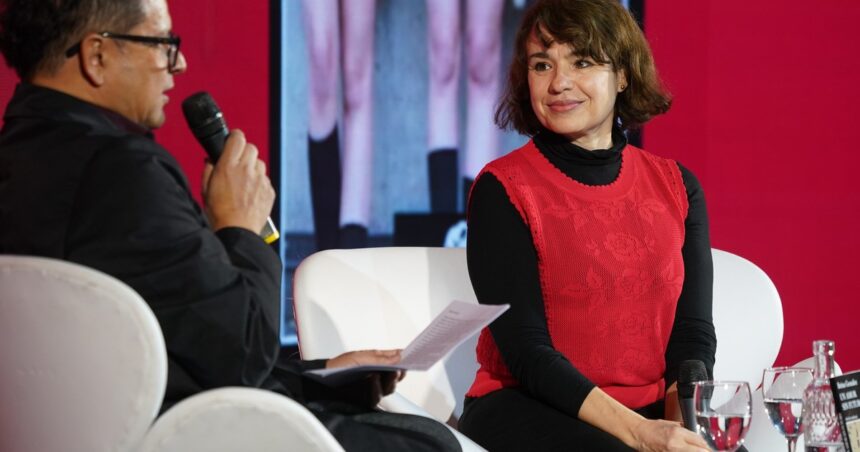 betina-gonzalez,-en-el-espacio-clarin-n:-“la-sociedad-quiere-jubilar-a-las-mujeres-a-los-50”
