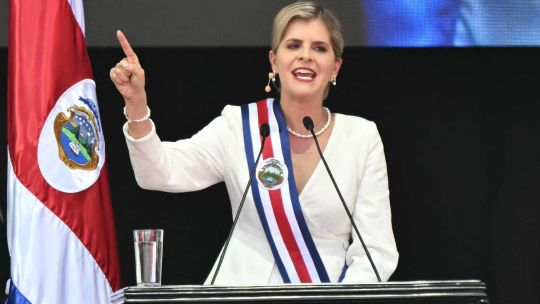 “costa-rica-abrio-los-ojos”:-laura-fernandez-asumio-la-presidencia-y-prometio-reformas-profundas-y-“mano-dura”-contra-el-crimen