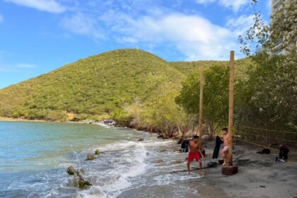 el-mar-borro-la-playa:-santa-marta-cierra-cabo-tortuga-por-30-dias-para-intentar-salvar-uno-de-sus-sectores-turisticos-mas-importantes