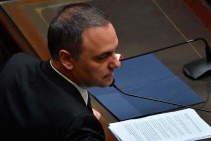 adorni-posteo-en-x-el-“resumen-semanal-en-nuestra-querida-argentina”,-pero-las-respuestas-lo-odiaron
