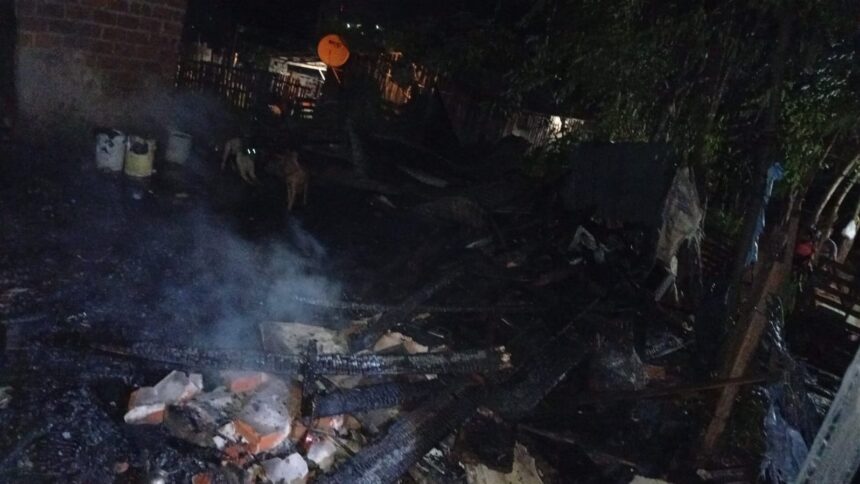 incendio-destruyo-una-vivienda-en-posadas-y-se-investiga-si-fue-intencional