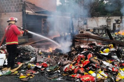 controlaron-un-principio-de-incendio-en-un-galpon-en-posadas:-no-hubo-heridos